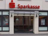 OLYMPUS DIGITAL CAMERA Sparkassen-Filiale Leimen neu eröffnet. Als verlässlicher Partner vor Ort präsent