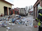 1111 - Müll bei Feuerwehr 1 Brennender Müll auf Feuerwehrhof
